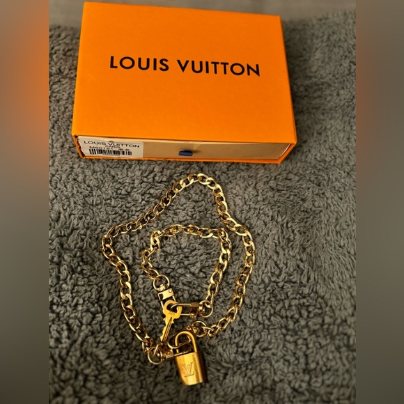 LV  Brass Padlock set Lock & Key with Chains/unbranded chains and a LV Box - Picture 2 of 9